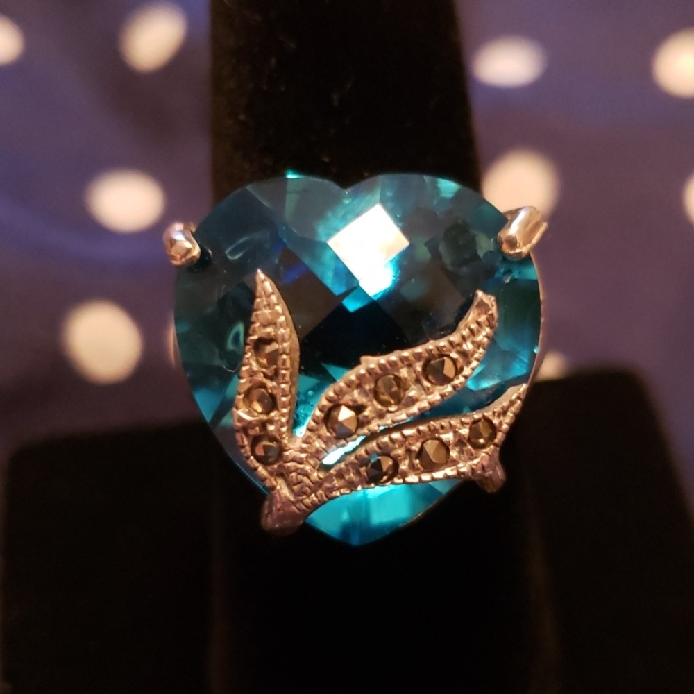 🎉HOST PICKVtg. Large heart blue topaz ring